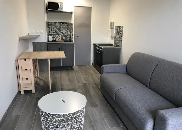 Studio à 50 m de la mer avec parking privatif